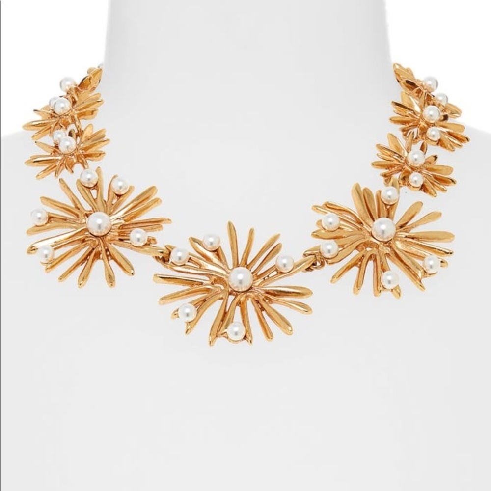 OSCAR DE LA RENTA  Imitation Pearl Starburst Collar Necklace